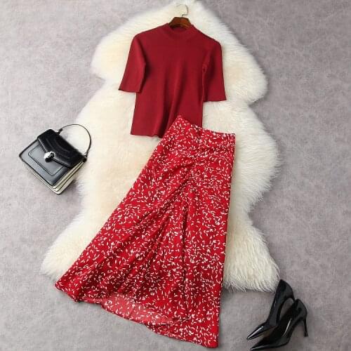 European and American womens wear for spring 2021 Red knit T-shirt with five-quarter sleeves Printed skirt Fashion suits