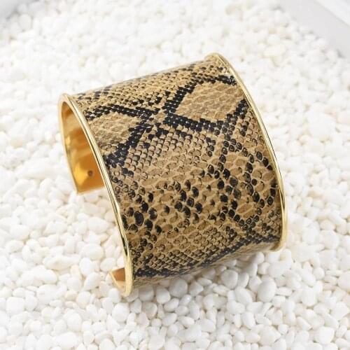 Fashion Bohemian Leopard Bangle Bracelet for Women Open Cuff Snakes Bangle PU Leather Night Club Gypsy Tribal Party Jewelry