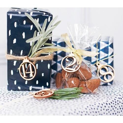25 Pieces Vintage Wood Christmas Hanging Pendant Countdown Advent Calendar Numbers Gift Tags 1-25