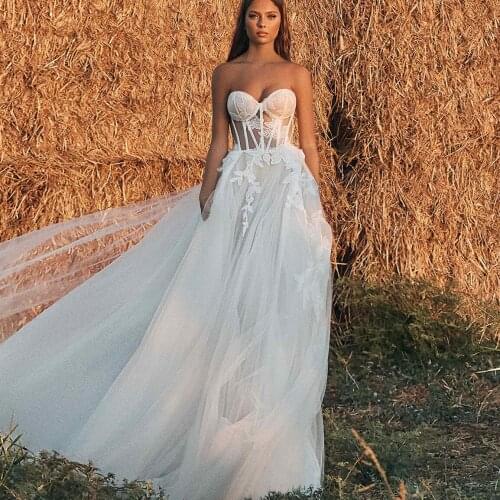 Romantic Tulle Beach Wedding Dresses 2021 Design Garden Country Appliques Fitted Boning Backless Bride Gown