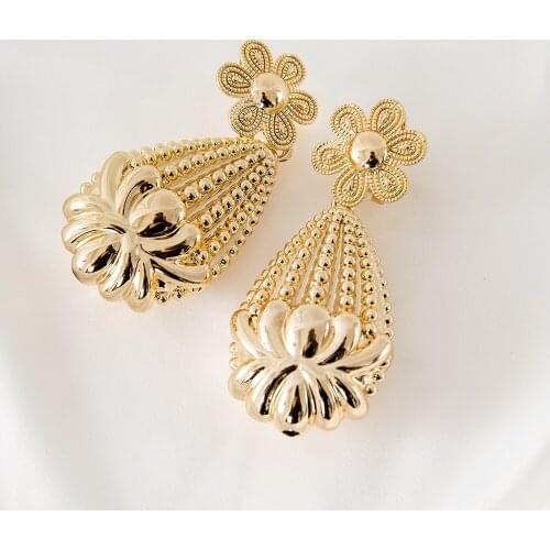 High Quality Exquisite Style Golden Color Sakyamuni Shaped Earrings For Women New Wedding Party Attendance Design