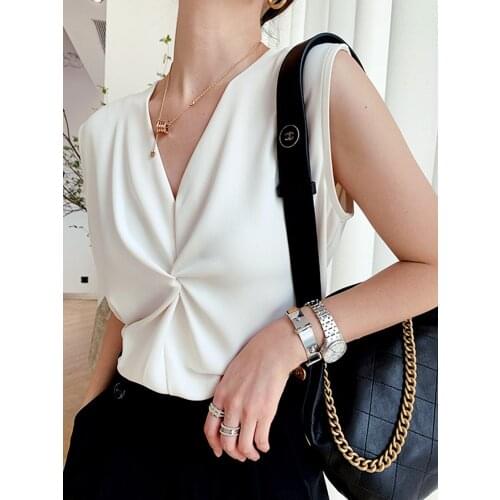 Design sense white small sling vest womens summer V-neck suit with sleeve less undergarment and acetic acid T-shirt 0515