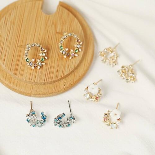 Flower Earrings Asymmetrical Korean Jewelry Cute Flower Small Stud Earrings For Women 2021 New Fashion Sweet Earring