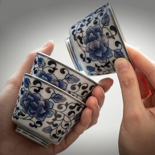 Ceramic tea cup tea cup individual single cup master cup retro kung fu tea set blue and white porcelain wrapped lotus tea cup