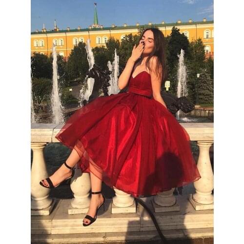 New Design Sweetheart Tulle Burgundy Prom Dress 2021 Tea Length Ball Gown Graduation Homecoming Dresses