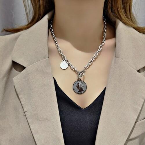 Couple Necklace Women Duke Queen Pendant Sweater Chain for Men Clavicle Stainless Steel Titanium Steel Hip Hop Jewelry