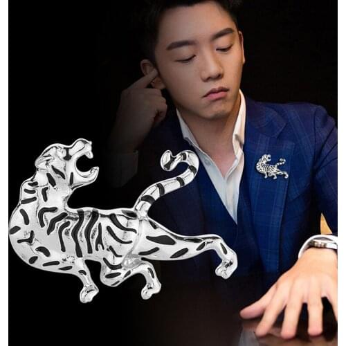 1PC New Vintage Metal Tiger Body Brooch Pins For Women And Men Animal Brooches Wedding Party Clothes Decoration Accessories