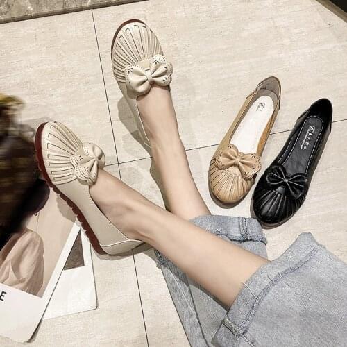 Womens Flat Shoes Soft Soled Round-toe Shoes with Bowknots in Retro Style
