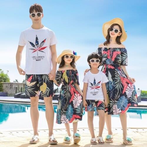 Holiday Family Matching Outfits Off Shoulder Mother and Daughter Dresses Mommy and Me Clothes Dad Son Clothing Sets Summer Look