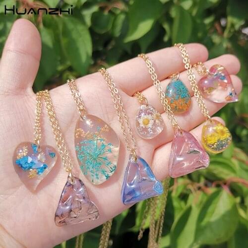 HZ 2021 New Handmade Transparent Resin Acrylic Natural Flower Geometric Heart Vintage Pendant Chain Necklace for Women Jewelry