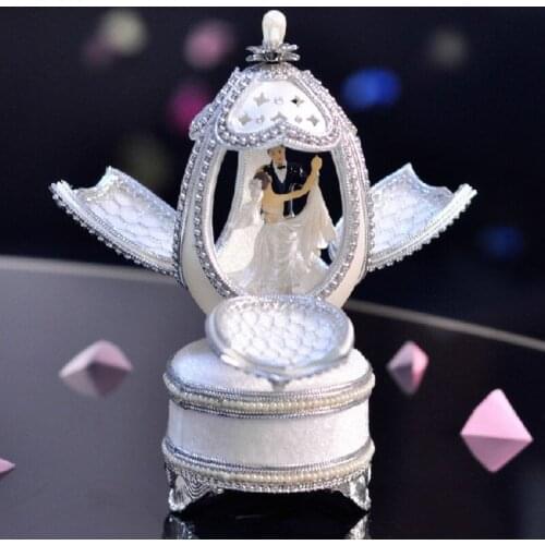 Pearl White Wedding Couple Spin music box European royal family Egg Carving Crafts Souvenir Holiday party Bridesmaids gift