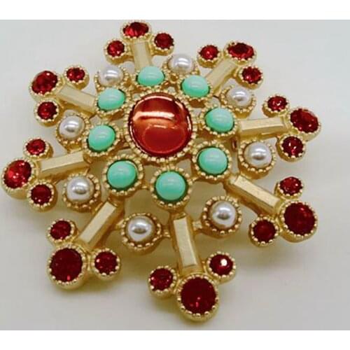 2018 new fashion antique wind antique inlaid pearls, matte gold snowflakes, popular womens Brooches