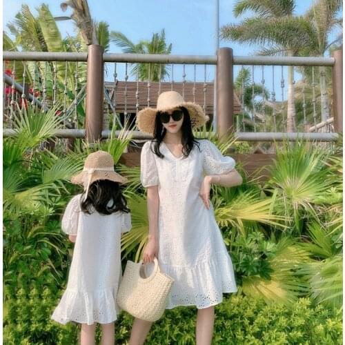 Parent child 2020 summer new Korean girls' hollow embroidered princess skirt holiday dress mother dress