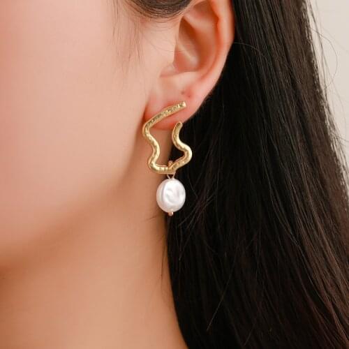 Irregular Pearl Stud Earrings for Women Personality Statement Gold Color Earrings Elegant Wedding Jewelry Party Brincos