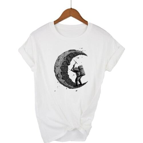 Digging the moon Sarcastic Graphic novelty funny t-shirt women loose streetwear Astronaut new tops women cotton women clothing