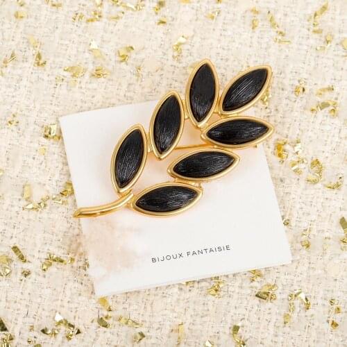 Brand Fashion Vintage Camellia Flower Style Black Leaf Brooch Sweater Jewelry Light Gold Color Fine Top Quality Pearls