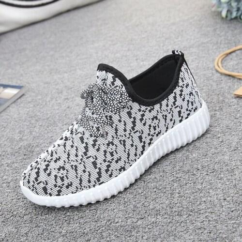 Womens Shoes Spring and Summer New Walking White Versatile Womens Shoes Sports Casual Flat Fashion sneakers Non-Slip Mom Shoes