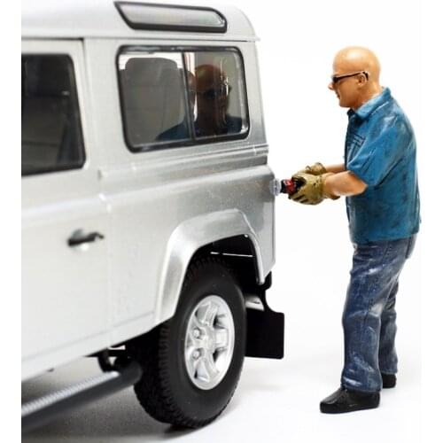 1/18 Figure Doll Repair Shop Scene Car Model Scene Display Resin Standing Car Repair Dolls Model Toys For Collection Gifts