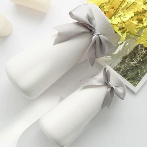 Modern White Ceramic Vase Wedding Decoration With Bowknot Home Vase for Wedding Medium Size Smooth Surface 23cm