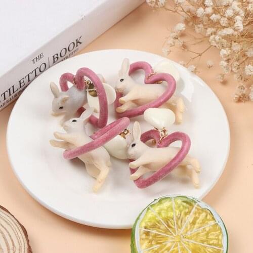 1Pair White Resin Heart Rabbit Drop Earrings for Women Girls Fashion Ear Ring Jewelry Cute Three-dimensional Animal Earring