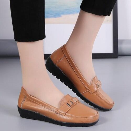 Comfortable Soft Breathable Genuine Leather Womens Flats Loafers Ballet Slip On Plus Size Shoes for Mother Ladies Walking Work