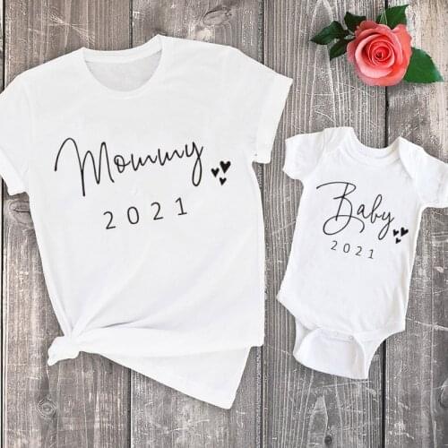 Mom and Baby Matching Clothes Family Look Summer White Tshirts Mommy Baby 2021 Bodysuit Rompers Mother Tshirt Clothes