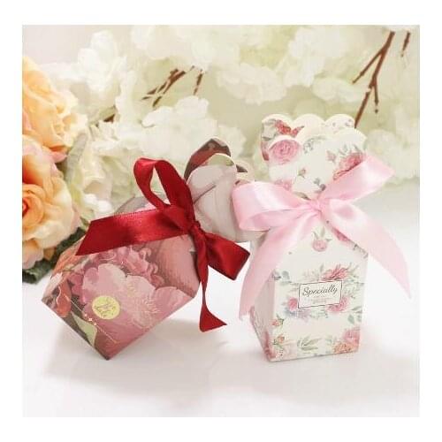 Triangular Pyramid Flower Style Wedding Favors Candy Boxes Packaging for Sweets Gift Box Packaging Chocolate Box Party Supplies