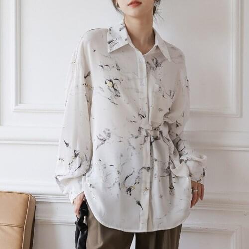 Women Shirts Loose female Casual personality metal button flower Blouse Shirt Chiffon Button Up Blusas Vintage Printed 308D