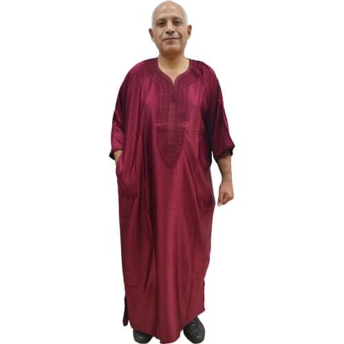 Chilaba Djellaba Moroccan Burgundy garnet for men. Comfortable and elegant to use at home or parties or events. Width 70 cm