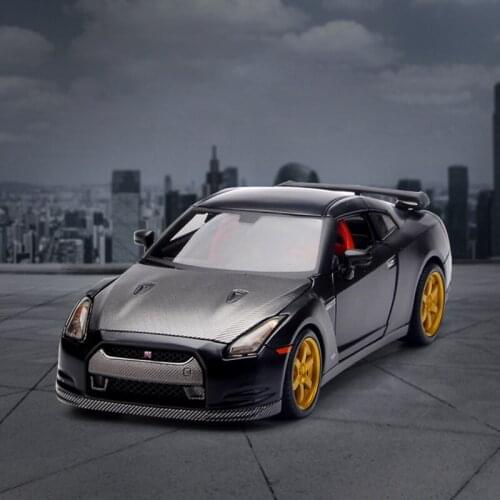 Maisto Diecast 1:24 Nissan GTR 2009 Alloy Simulation Car Model Collection Decoration Toy Display Vehicle Boy Gift