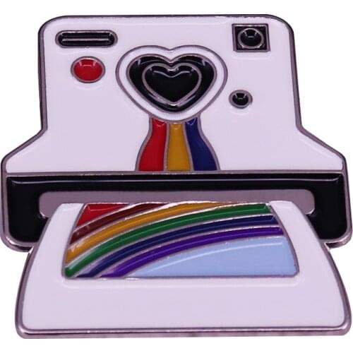 Trendy Polaroid Brooch Retro 90s Camera Photographer Friends Pride Decor