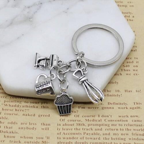 1 piece do your favorite thing keychain, kitchen keychain recipe paper cup cake charm for bakers gift baking accessories cake m