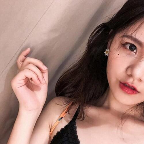 Daisy Simple Earings Flower Color Earrings For Women 2020 New Design Fashion Jewelry Style Party Wedding Exaggerated Earrings