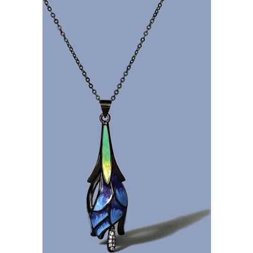 Elegant Ladies Vintage Flower Bud Pendant Necklace Elegant Black Gold Color Enamel Jewelry Wedding Party Necklaces Jewelry Gift