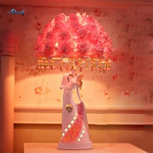 Art Deco Mariage Romantic Lover Table Lamps Wedding Room Decoration Makeup Table Lighting Fixture Flowers Lampshade Bedside Lamp