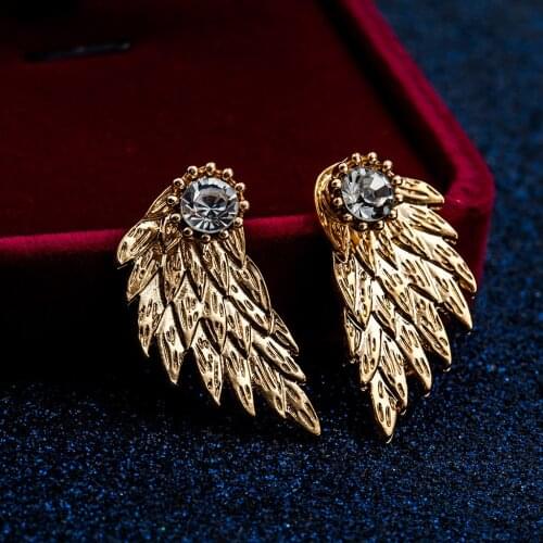 2021 new European and American retro 3D stereoscopic girl girl golden angel wings earrings feather alloy punching jewelry access