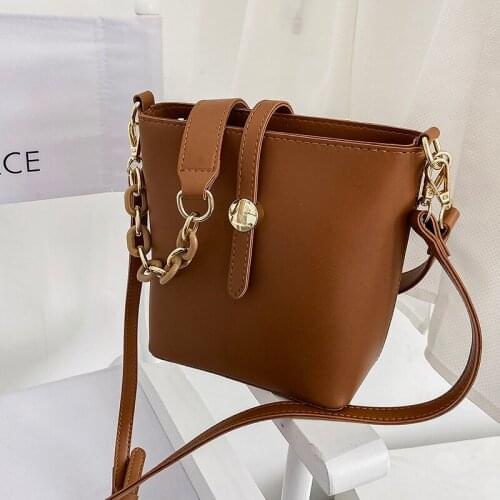 Design Senior Handbags 2021 New Fashion Messenger Bag Hot Shoulder Bag Bucket Bag Underarm Bag Dual-use Bag Width: 20cm