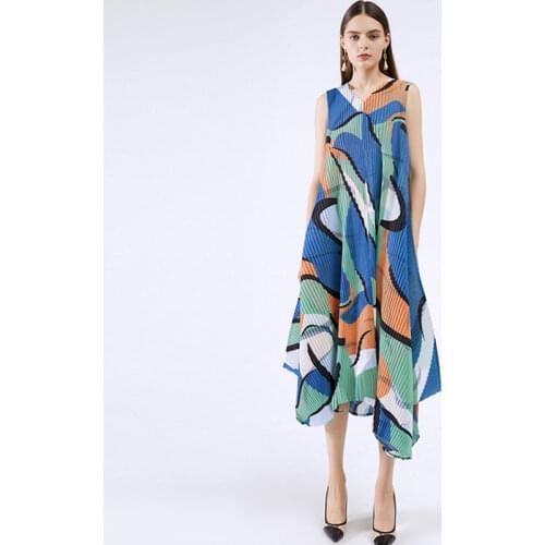 Issey Miyake pleated plus size clothing for women 2021 summer new style niche French holiday style big swing women dress