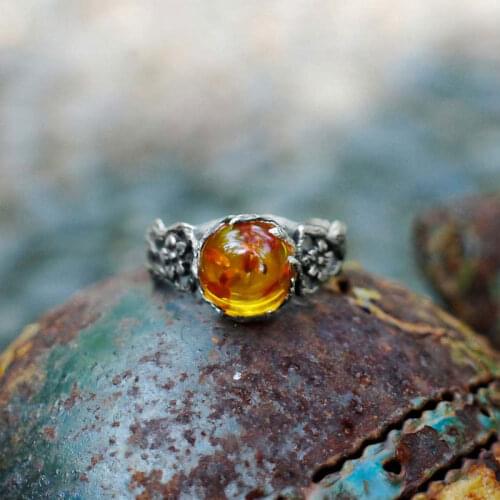 Luxury Inlaid Amber Ring Pure Silver Couples Hollow Flower Vine Gemstone Vintage Fashion Jewelry Women Men 2021 Designer
