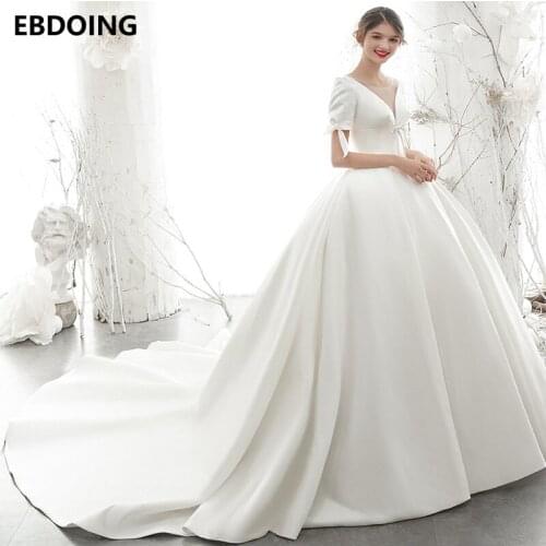 New Arrive Dreaming Wedding Dress A-line Long Deep V-neck Neckline Short Sleeves Princess Bride Dress Plus Size Wedding Gown