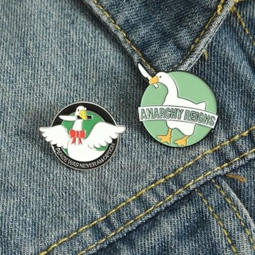 Creative Cartoon Honk Enamel Pin Custom Naughty Goose Brooch Bag Lapel Pin Metal Fashion Badge Jewelry Gift for Kids Friends
