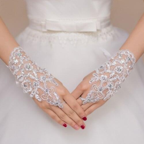 Elegant Beaded Lace Satin Short Bridal Gloves 2021 Fingerless Wedding Gloves White Ivory Wedding Accessories Veu De Noiva
