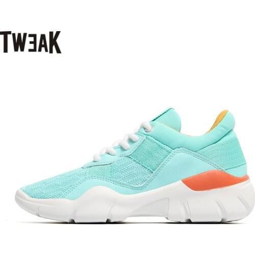 Mens and womens spring and summer new integrated lightweight fly woven breathable couple sports shoes