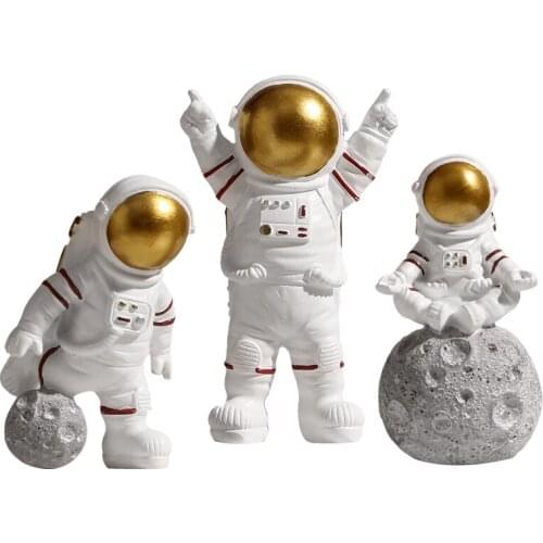 Home Decore Mini Astronaut Resin Charms Figurines Fashion Spaceman with Moon Desk Decorations Home Accessories Creative Gift