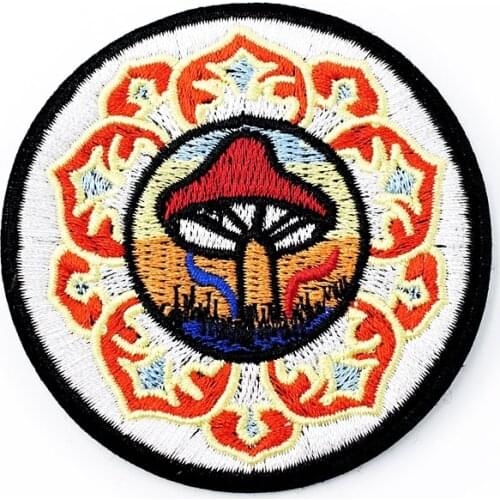 Mushroom Size:7.1x7.3cm Cloth Iron On Patch Badge Embroidered Badges Abstract Kids Patches For Clothes Stickers 0070