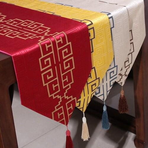 New Luxury Classical Chinese Style Wedding Decoration Modern Red Table Runner for Wedding Party Embroidery Polyester Table Cloth