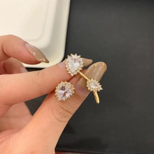 2021 French Retro Water Drop Zircon Asymmetrical Stud Earrings Female Romantic Simple Exquisite Party Ear Pendientes Jewelry