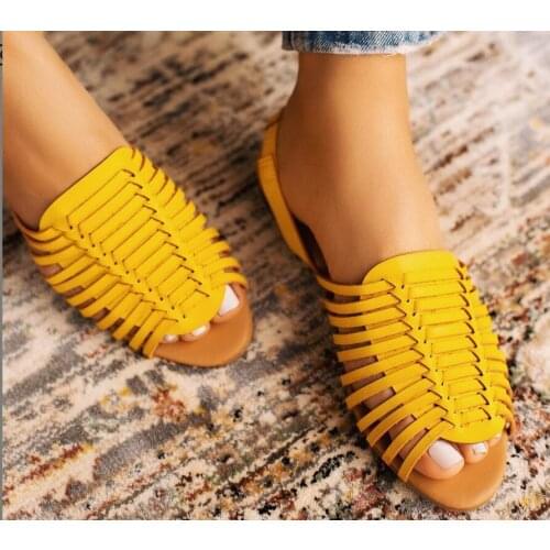 2020 Fashion New Popular Large Size Sandals Womens European and American Large Size Flat Shoes