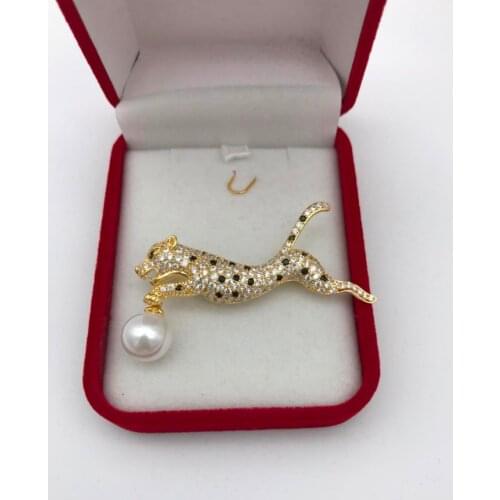 Hot Sale plate leopard 10MM shell white Pearl Brooch Scarf Clips Breastpin Pendant Brp040-1