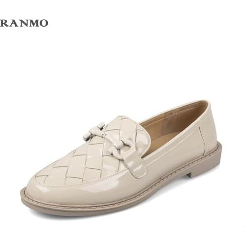 2021 New Round Toe Casual Comfortable Flat Shoes Womens Shoes Daily Commuter Shoes Fashion Shoes Patent Leather Women Shoes